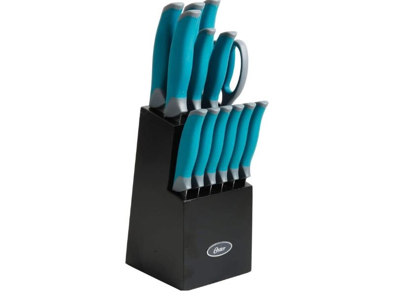 conjunto de facas Oster elegante sobre bancada de cozinha