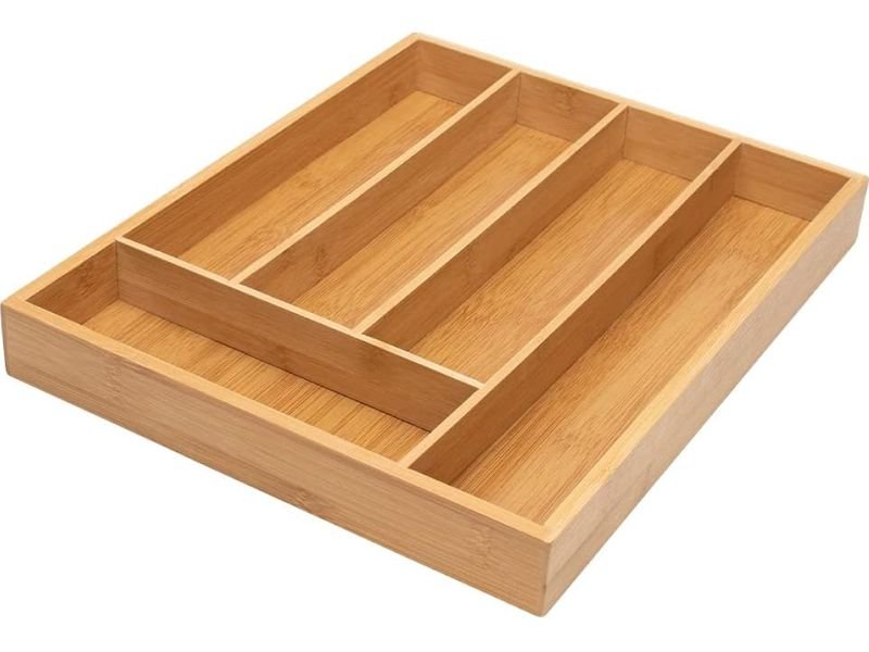 Porta-talheres de bambu premium com design elegante organizando gaveta
