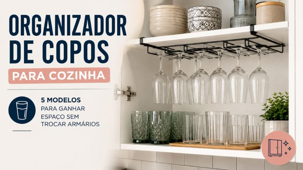 Organizador de copos para cozinha instalado em armário moderno com taças e copos organizados